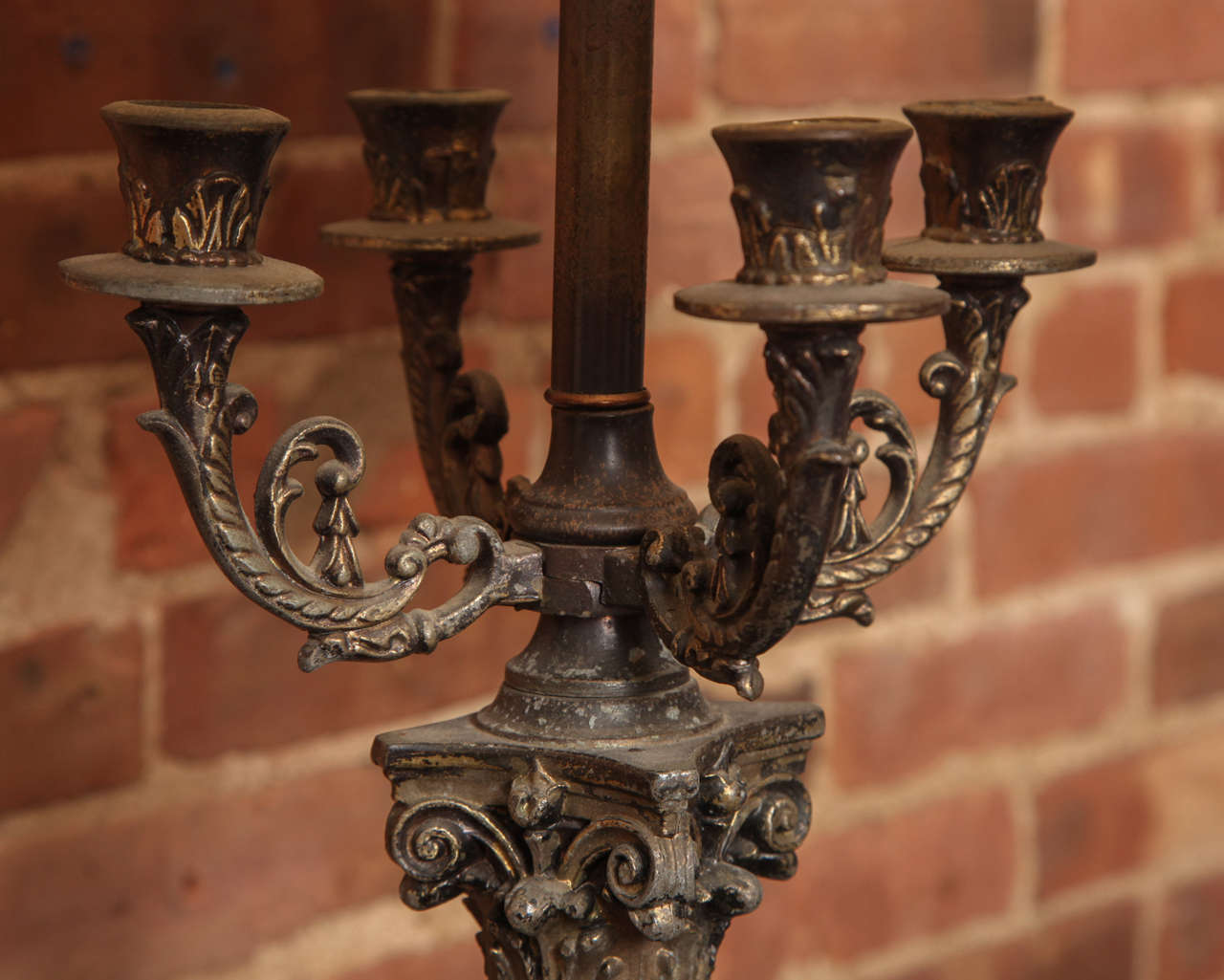 English Edwardian Antique Corinthian Brass Table Lamp, circa 1910 For Sale