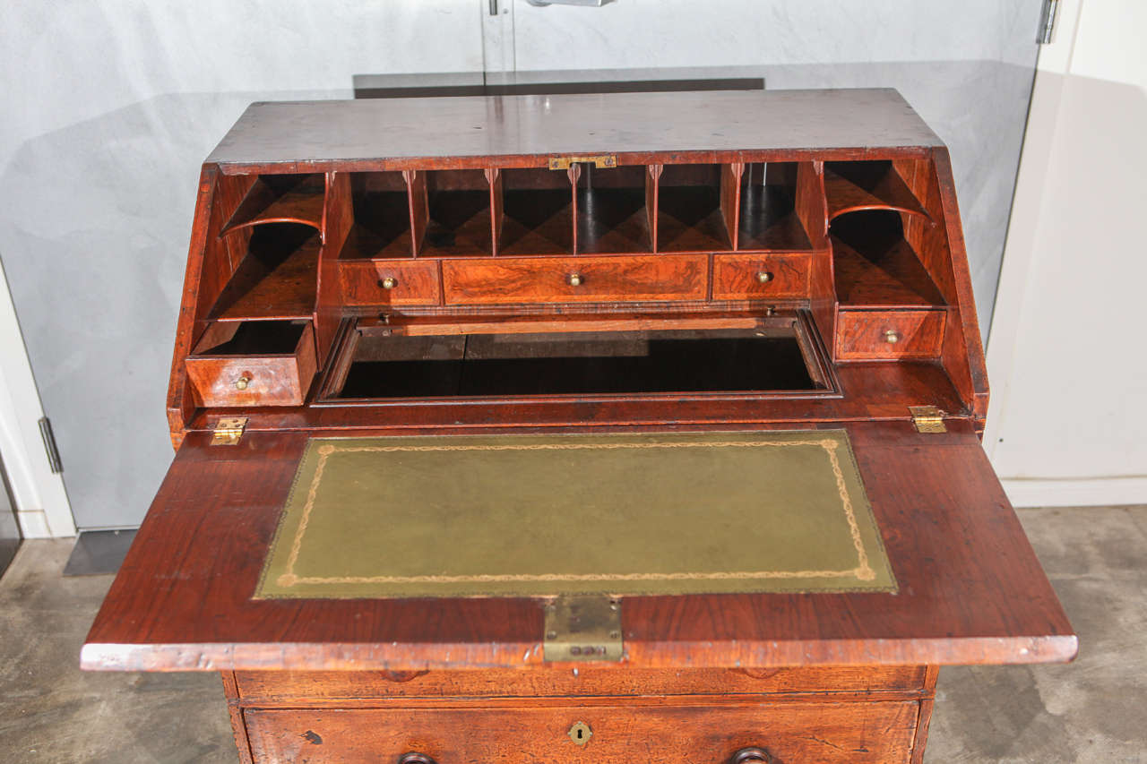 George II Bureau or Slant Front Desk In Good Condition For Sale In Culver City, CA