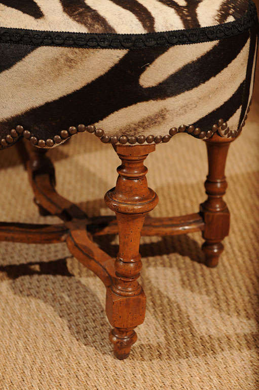 Wood Louis Xlll walnut stool
