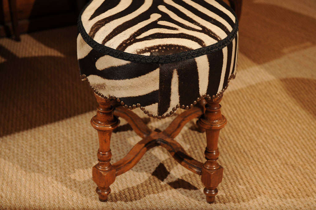 Louis Xlll walnut stool 3