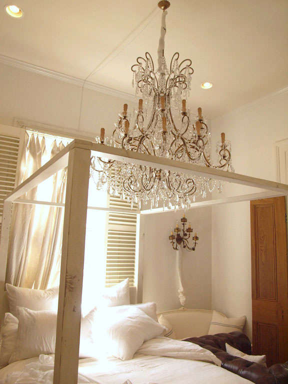Contemporary Custom Large Crystal and Gilded Iron Handmade Italian Chandelier For Sale