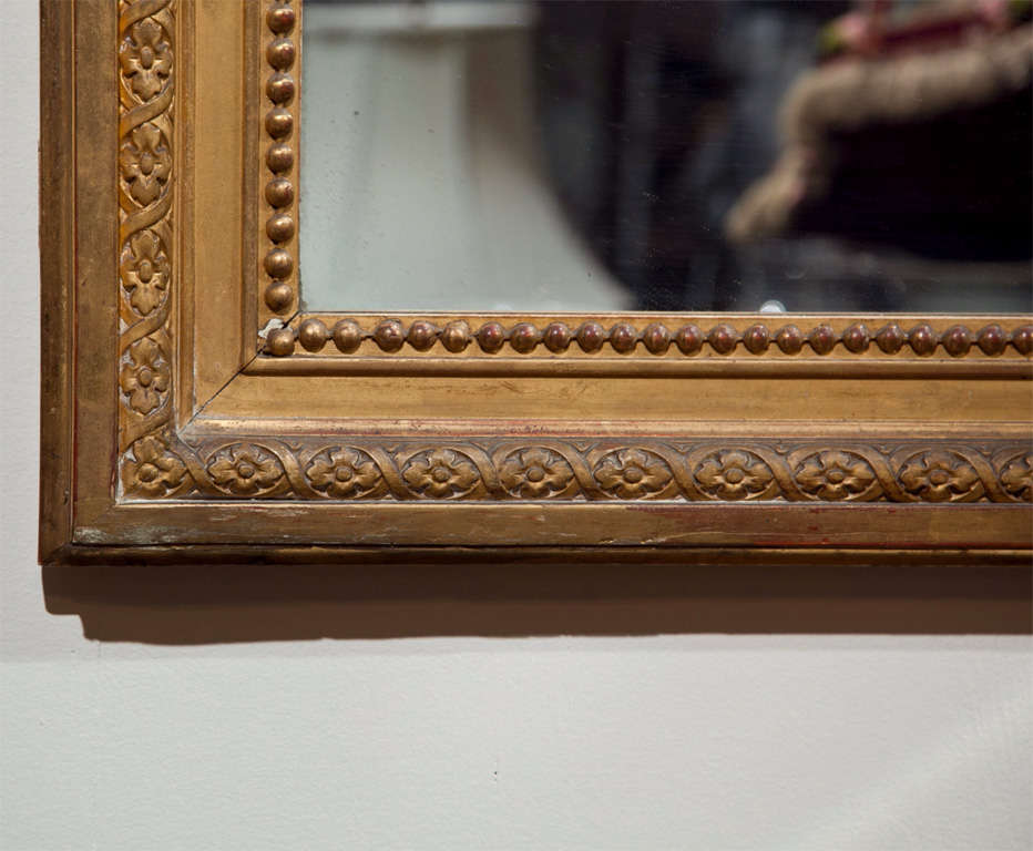 Spiegel aus geschnitztem, vergoldetem Holz (Französisch) im Angebot