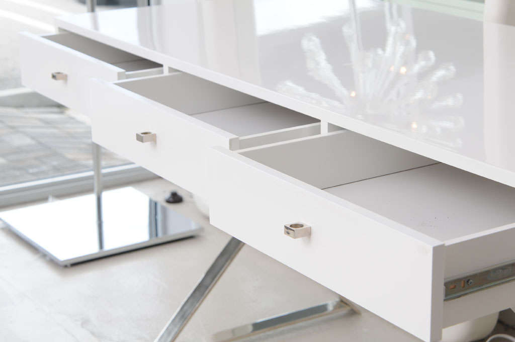 White Lacquer Desk And Chrome Base Style Of Milo Baughman At 1stdibs