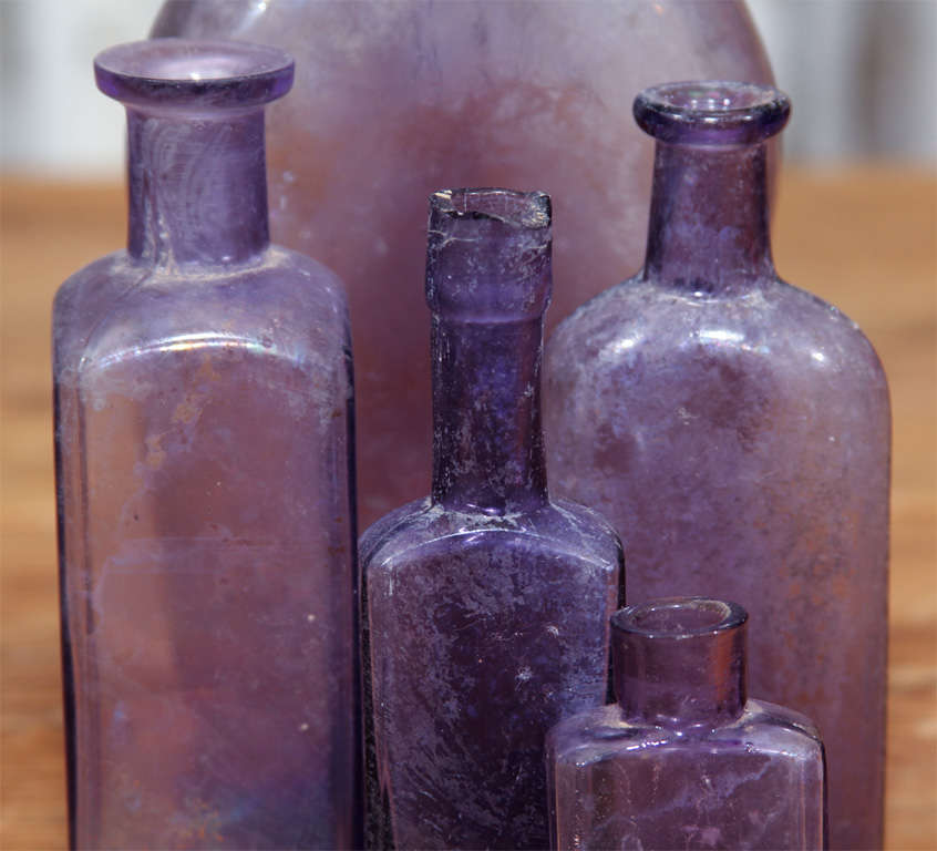 group of 5 purple bottles In Good Condition In Seattle, WA