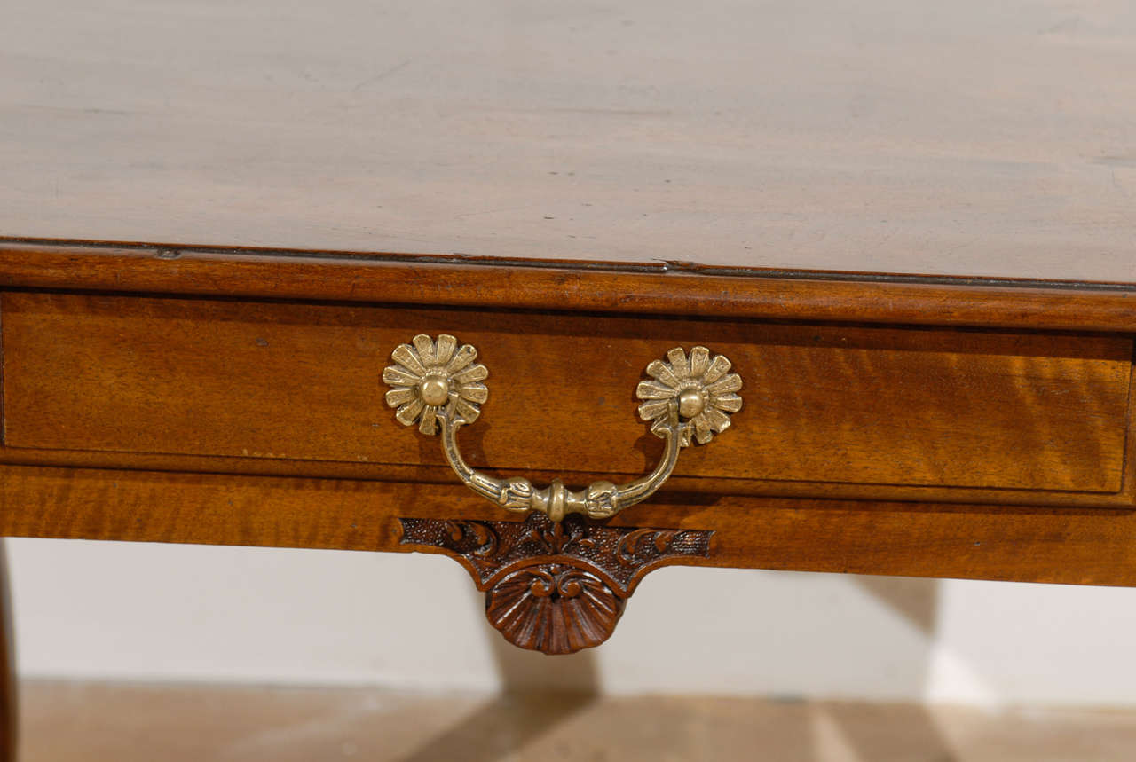 19th Century French Louis XV Walnut Side Table with One Drawer 4