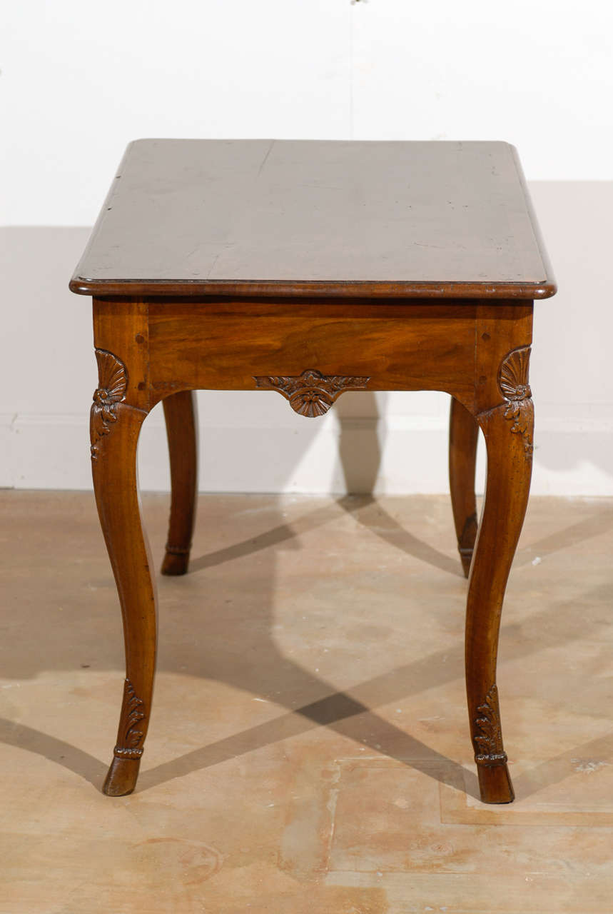 19th Century French Louis XV Walnut Side Table with One Drawer 5