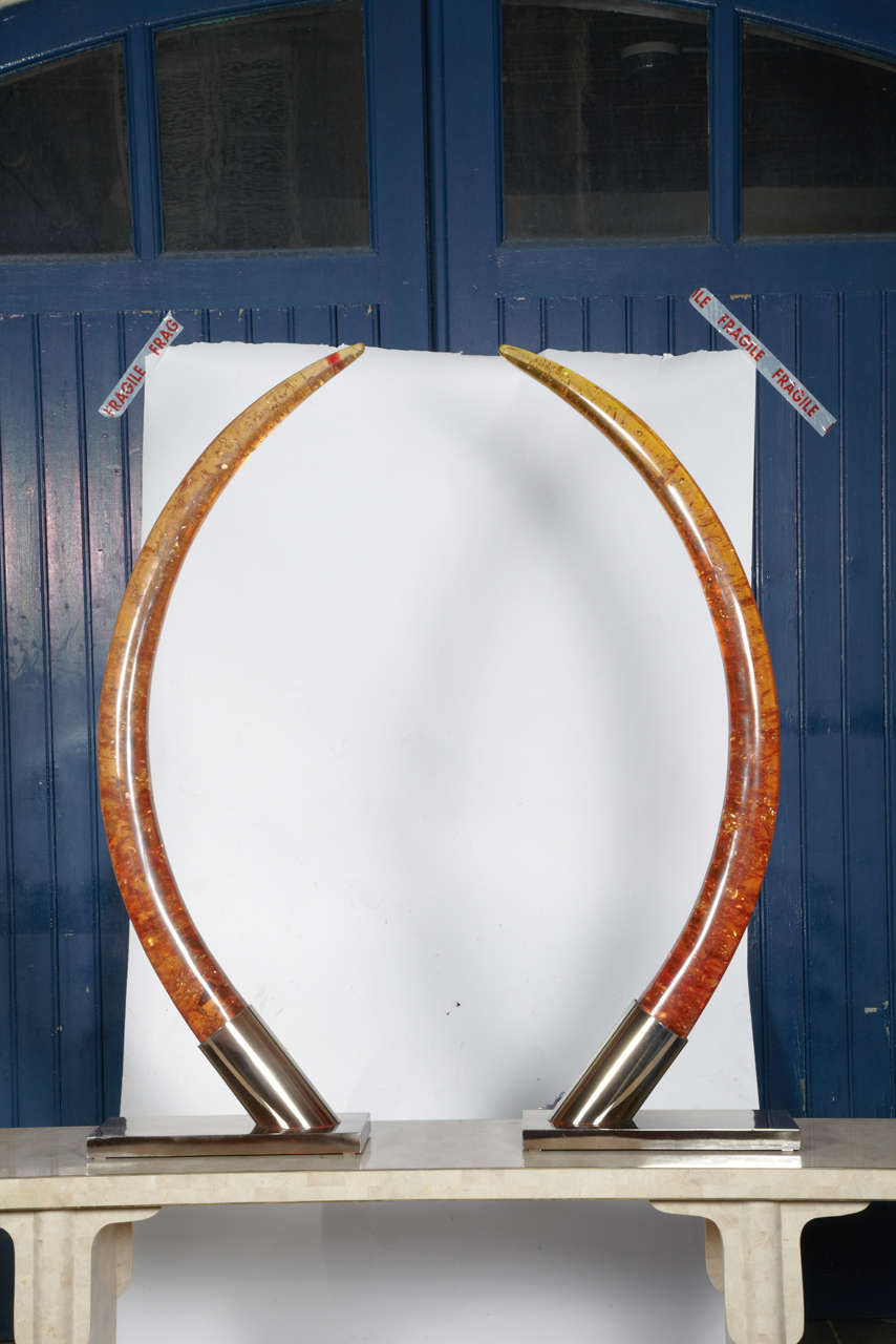Raro par de lámparas de colmillo de elefante naranja.
Pedido en 1974 
Gran estado
Re-cableado