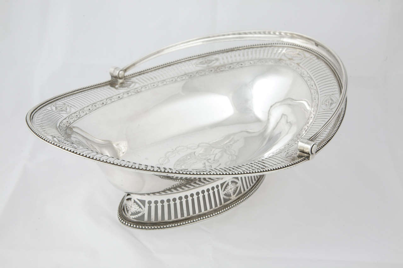 Panier à gâteaux en argent sterling George III en vente 4