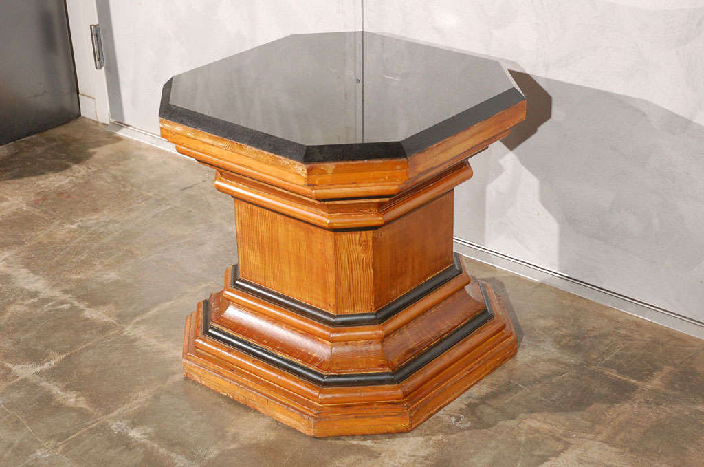 Pr Octagonal Pedestals with Marble Tops In Good Condition For Sale In Culver City, CA