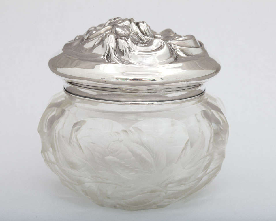 Art Nouveau Sterling Silver and Intaglio Cut Crystal Powder Jar In Excellent Condition In New York, NY