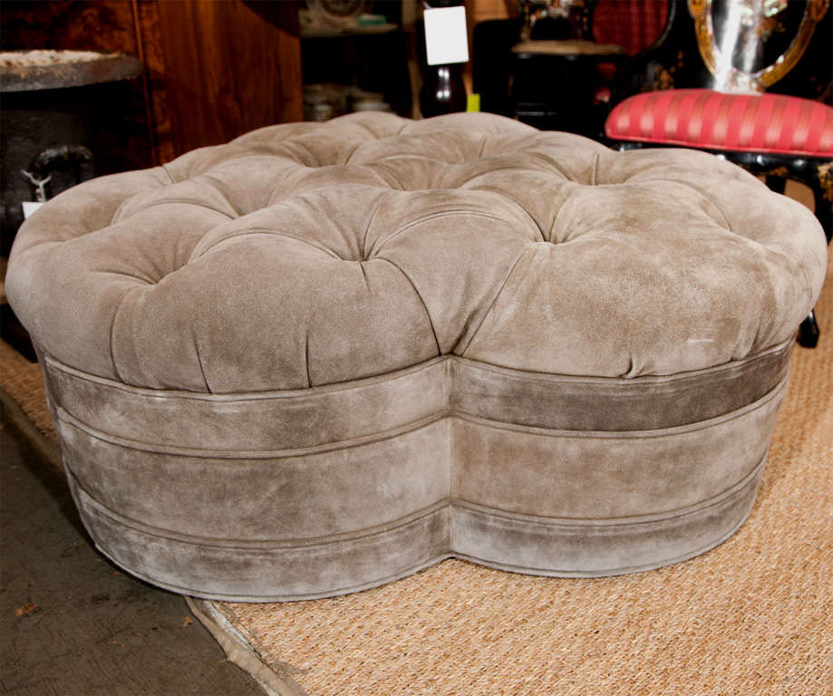 Clover Ottoman In Excellent Condition In Stamford, CT