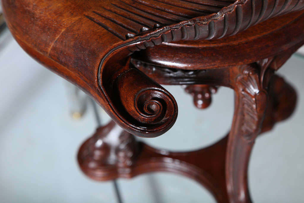 Carved Shell Shaped Piano Stool In Excellent Condition In West Palm Beach, FL