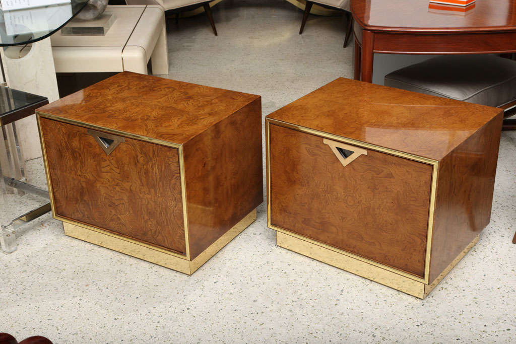 Pair of American Modern Burl Walnut and Brass End Tables In Excellent Condition In Hollywood, FL