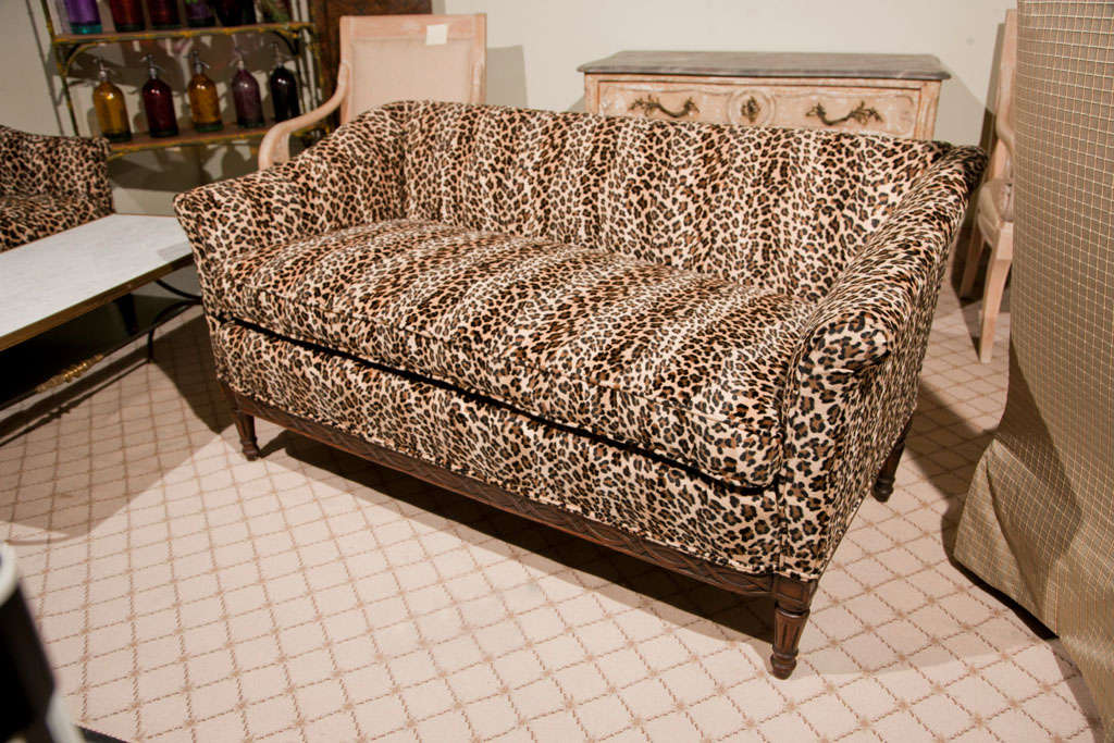 A pair of Leopard Louis XVI Style Love seats - Canapes