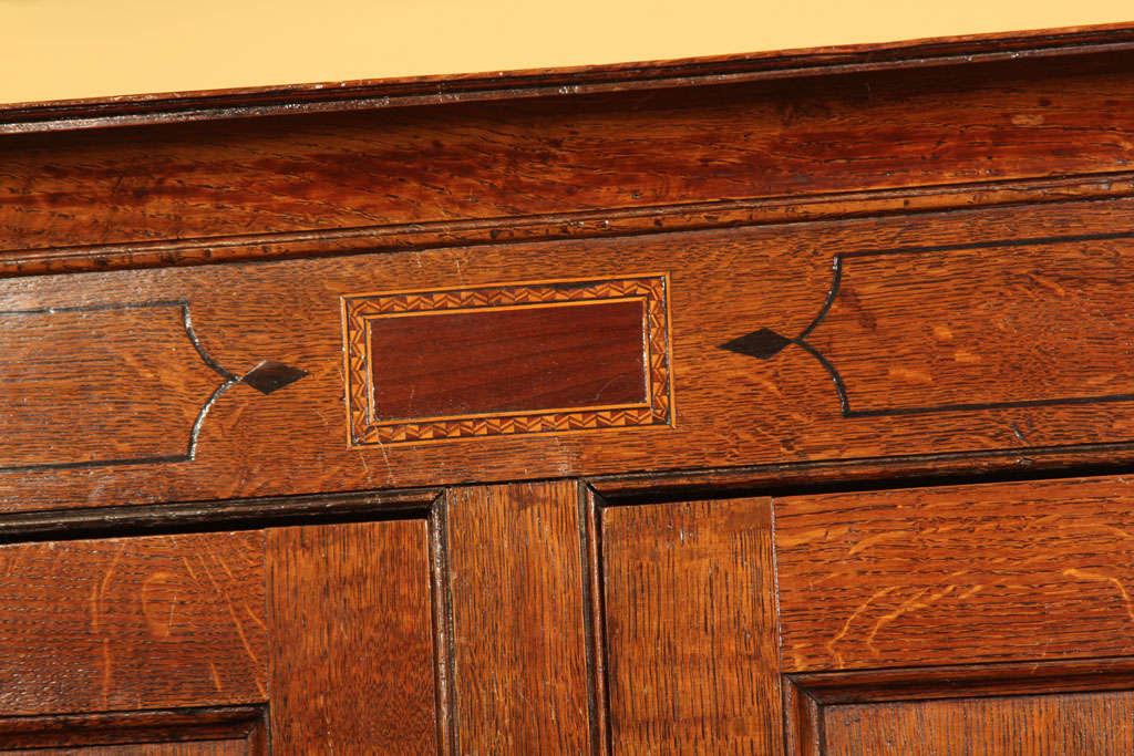 English Oak Linen Press In Excellent Condition For Sale In Kirkland, WA