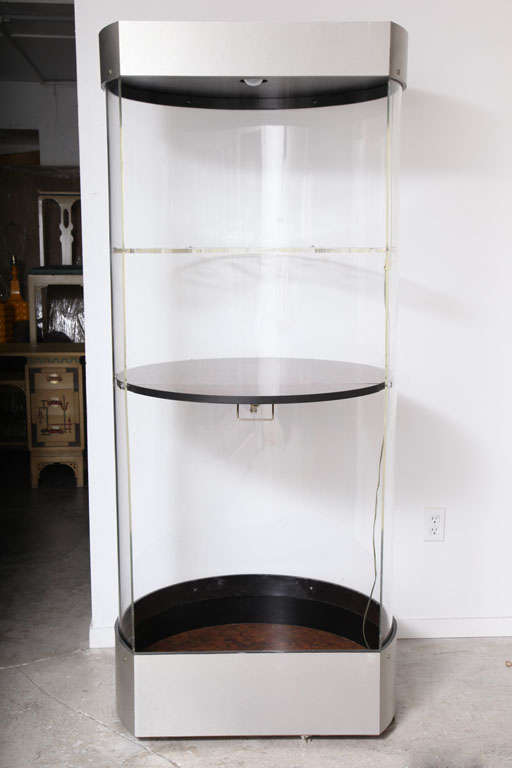 VERY COOL 1970,S CAPSULE BAR , THIS PIECE IS IN EXCELLENT CONDITION . IT HAS THE ORIGINAL CASTERS FOR  MOVING IT AROUND EASYLY.ITS A GREAT CONVERSATION AND FUNCTIONAL PIECE THAT DOES NOT TAKE MUCH SPACE AS IT UTILISES MOSTLY VERTICAL SPACE.