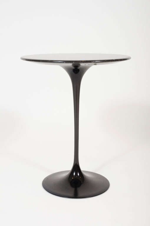 American Small Round Black Marble Side Table by Eero Saarinen for Knoll
