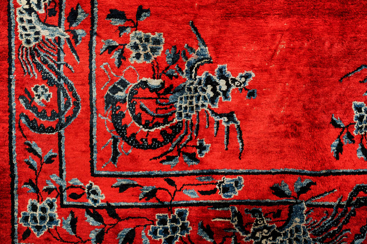 Antiker kaiserlich- chinesischer roter Seidenteppich mit Phoenixen, antik (Ming-Dynastie) im Angebot