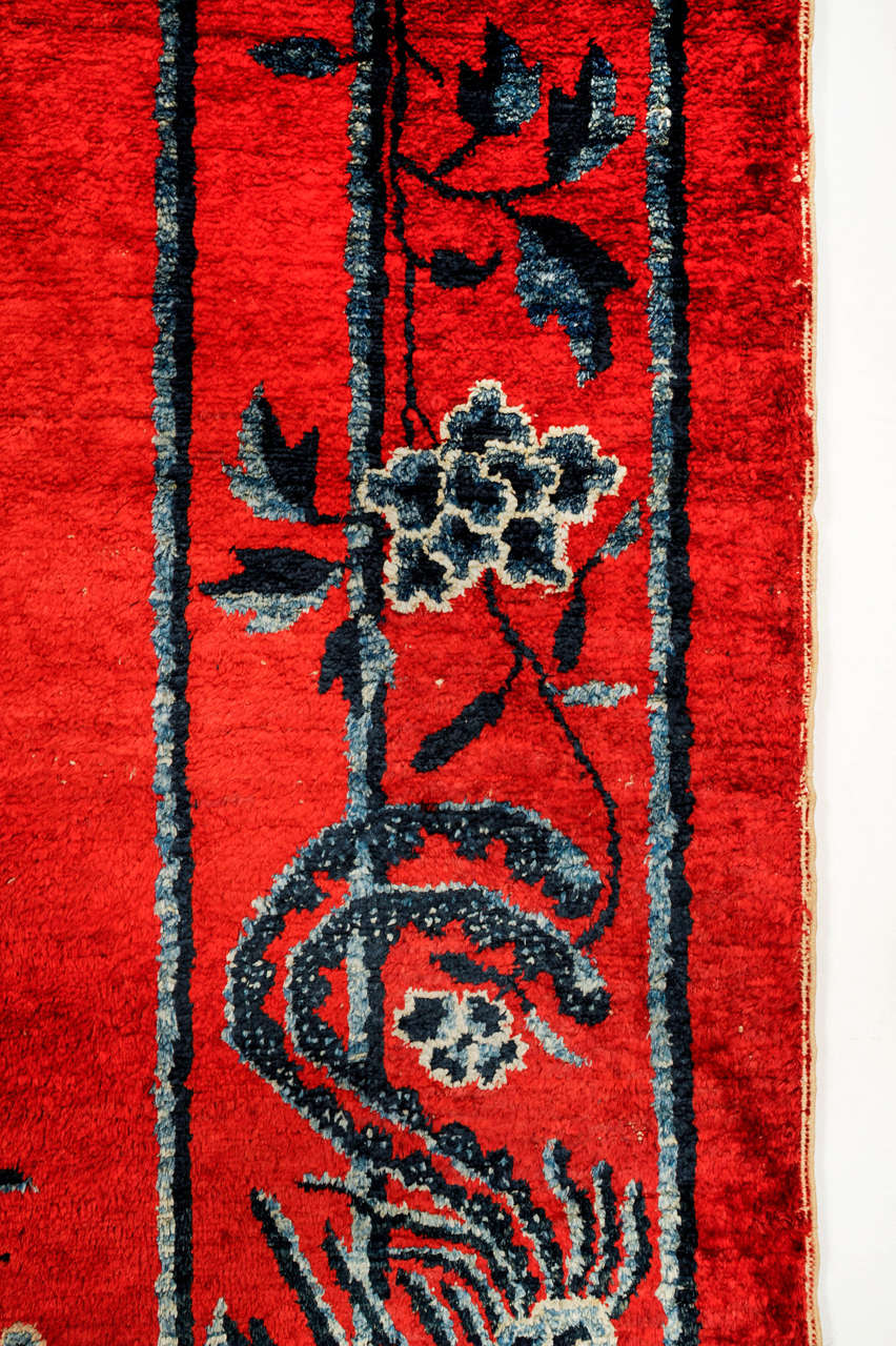 Antiker kaiserlich- chinesischer roter Seidenteppich mit Phoenixen, antik (Chinesisch) im Angebot