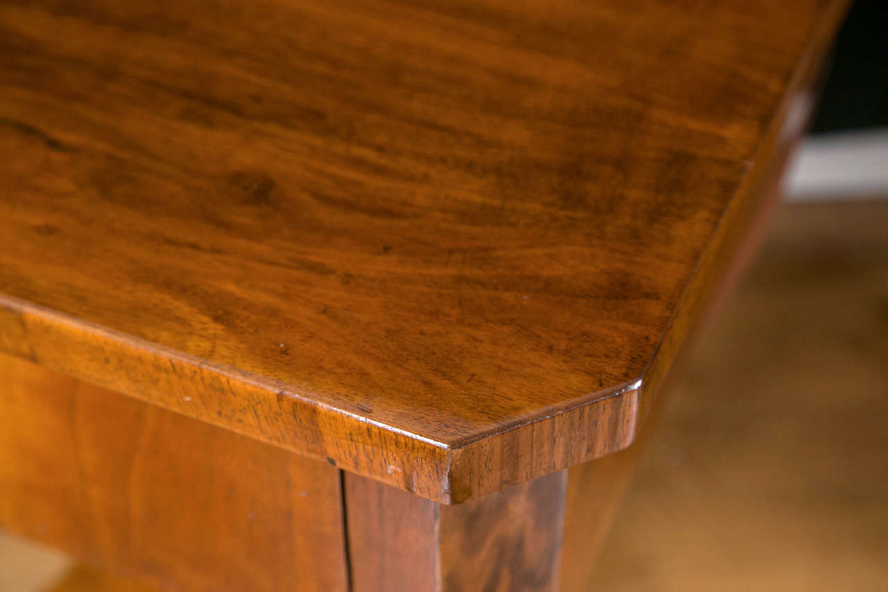 early Biedermeier table in walnut with elegant curved and tapering legs jointed by a shelf, shown with one drawer, Germany 1815 to 1830
walnut veneer on pine