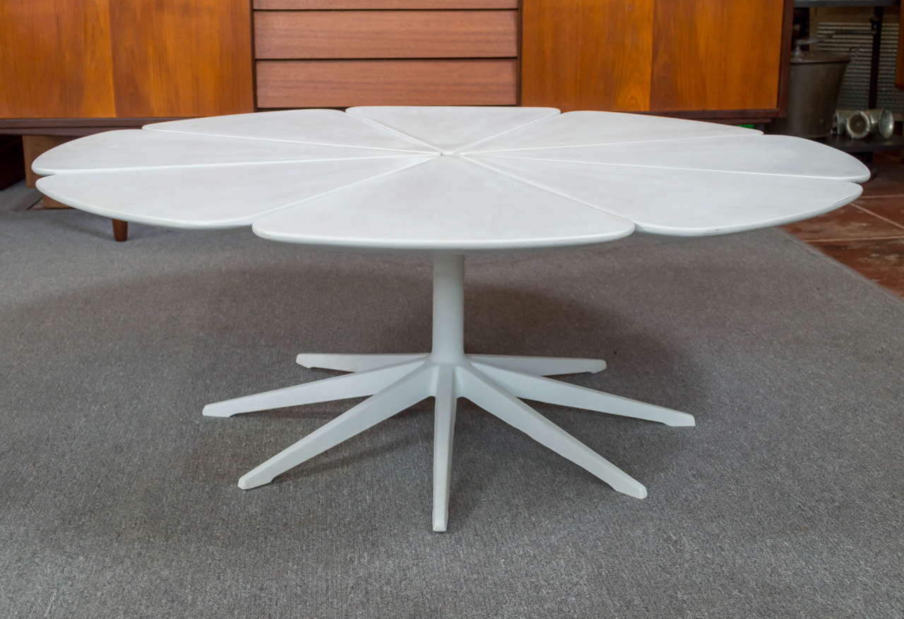 Early label Richard Schultz design for Knoll, his petal coffee table, first designed in 1960. This one is circa 1970s. Cast aluminum base powder coated white, eight petals of solid redwood lacquered white, all original condition.