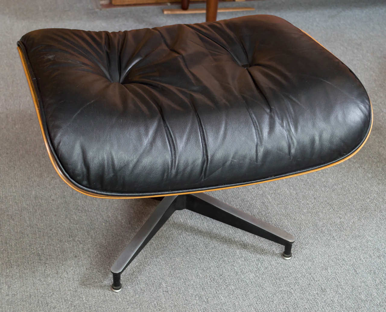 herman miller eames rosewood lounge chair ottoman 670