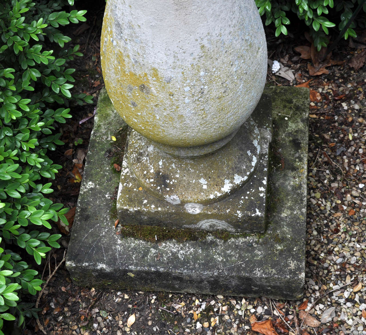 English Sundial on Limestone Base, circa 1900 In Good Condition For Sale In Lake Forest, IL