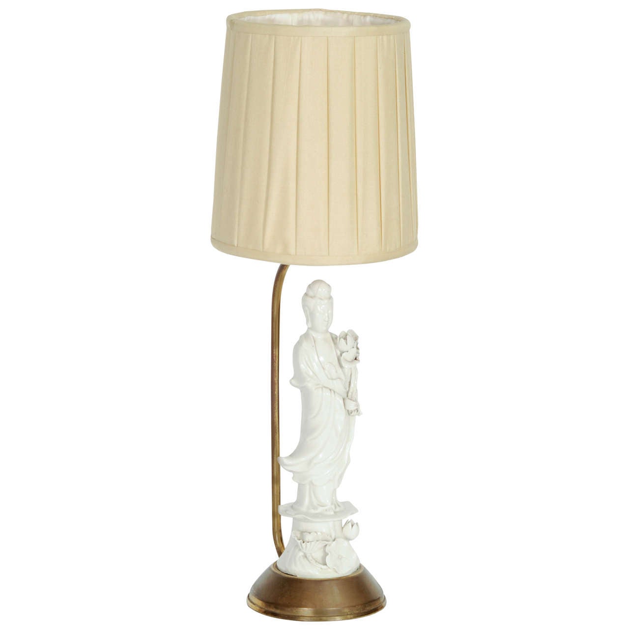Early 20th Century Porcelain and Brass Chinese Style Table Lamp For Sale