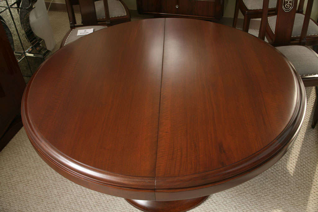 French Art Deco Round Walnut Dining Table with Extensions In Good Condition In Miami, FL