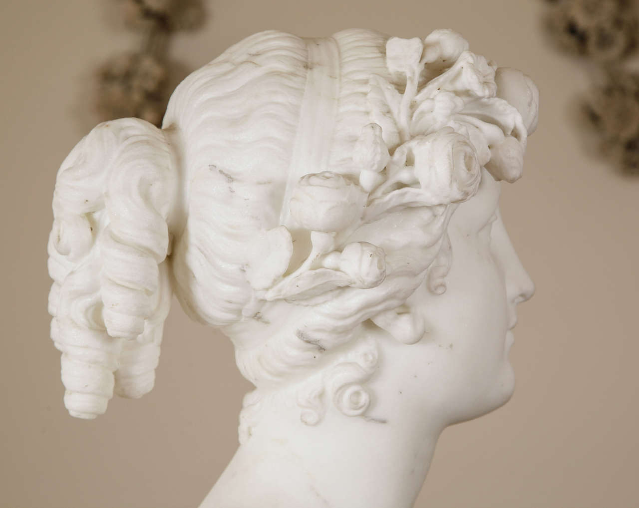 White Marble Bust of Flora Circa 1830 In Excellent Condition For Sale In London, GB
