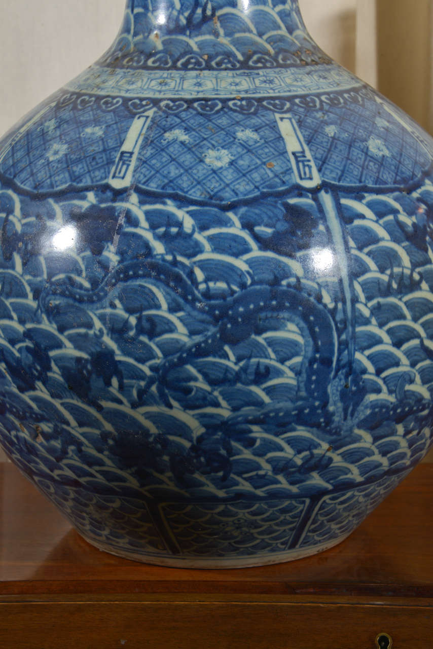 Large Antique Blue and White Dragon Vase In Good Condition In Dallas, TX