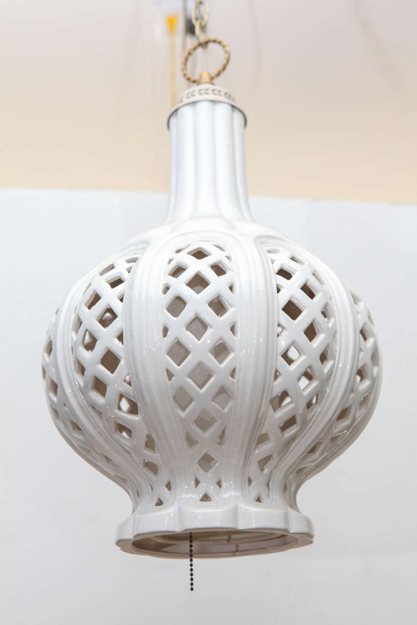 White ceramic 1960's pagoda style lantern with lattice detailing