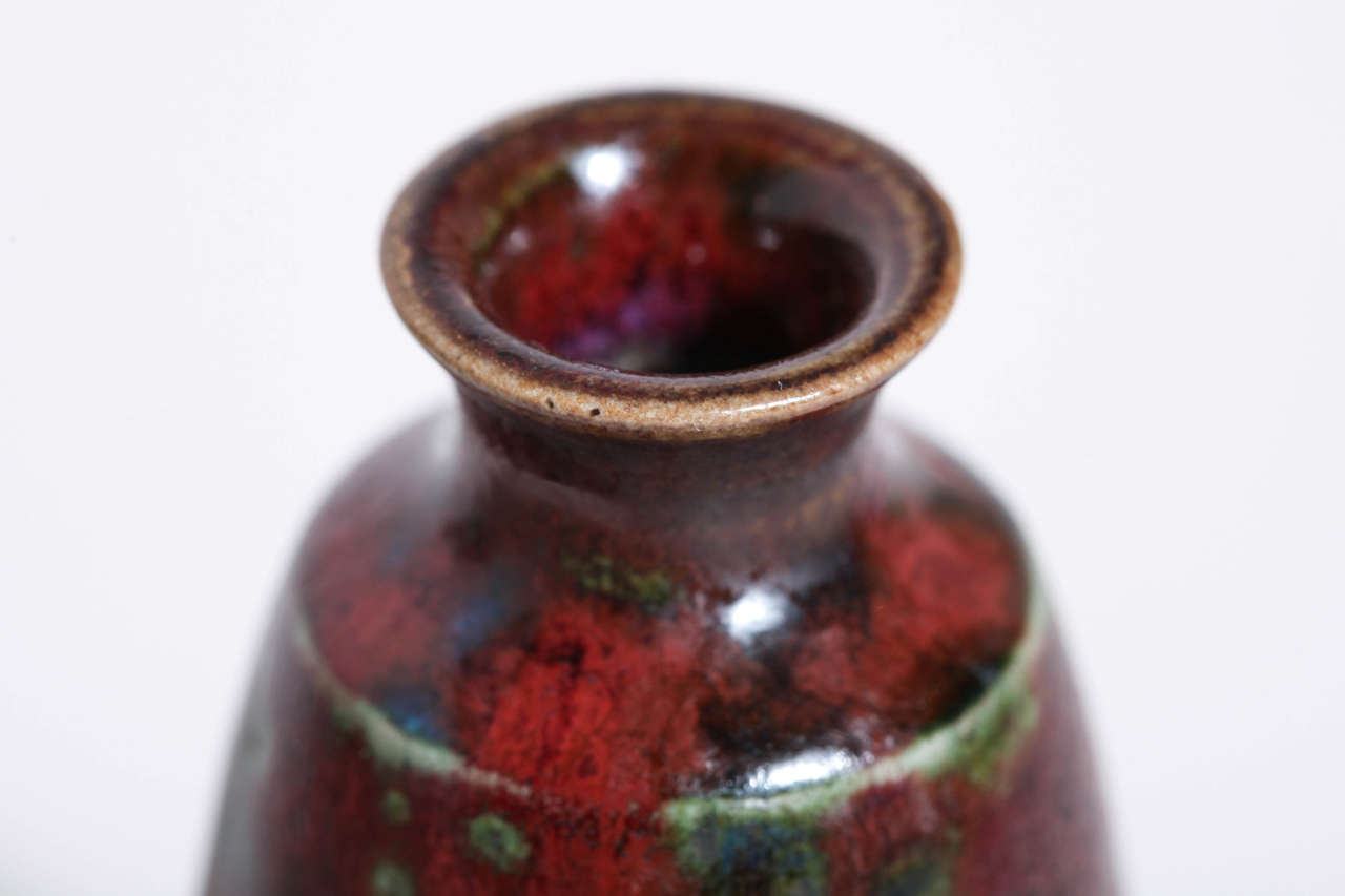 Henri Simmen French Art Deco Red with some Green Stoneware Vase In Excellent Condition For Sale In New York, NY