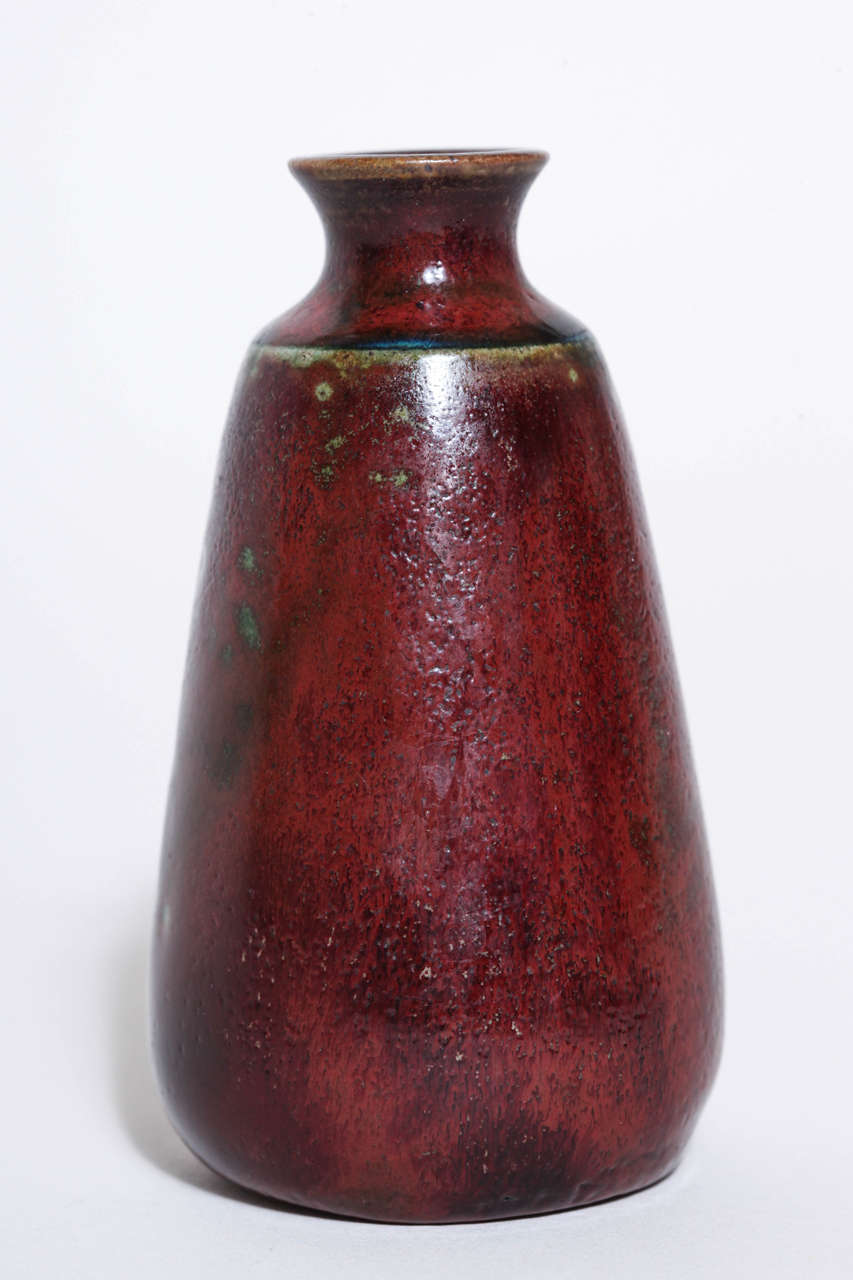 20th Century Henri Simmen French Art Deco Red with some Green Stoneware Vase For Sale