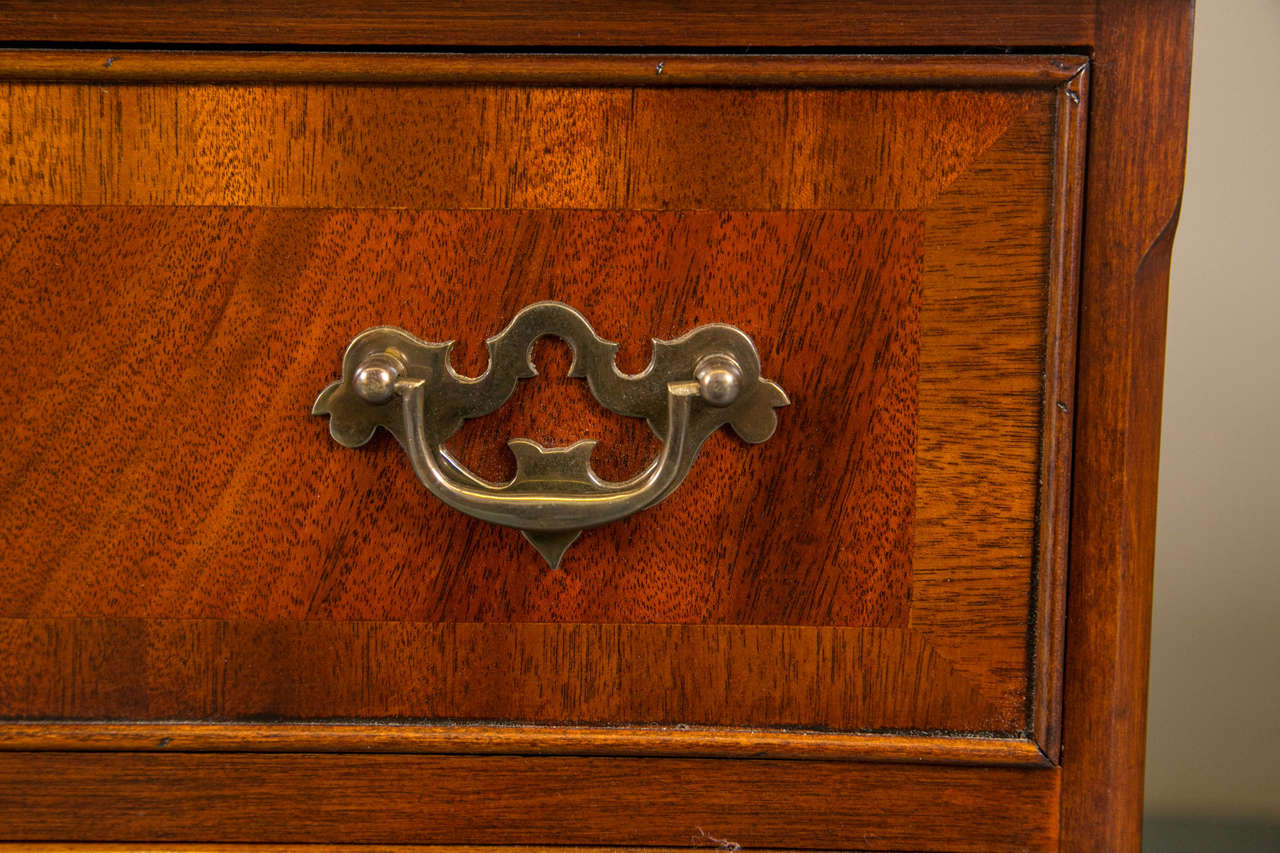 Cross-Banded English Mahogany Three-Drawer Chest of Drawers For Sale