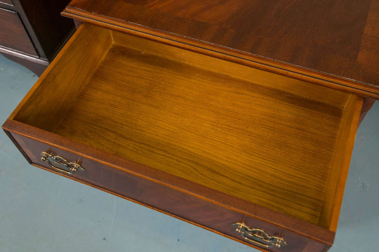 English Mahogany Three-Drawer Chest of Drawers In New Condition For Sale In Woodbury, CT
