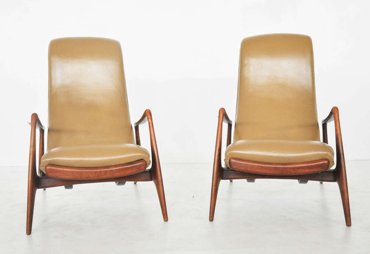 Pair of lounge chairs designed by Vladimir Kagan, produced by Kagan Dreyfuss. Smooth gliding adjustable tilt with extendable footrests. Early model circa 1950s. Model VK100X. Excellent original condition with original leather.