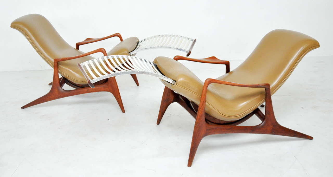 Vladimir Kagan Adjustable Lounge Chairs In Excellent Condition In Chicago, IL