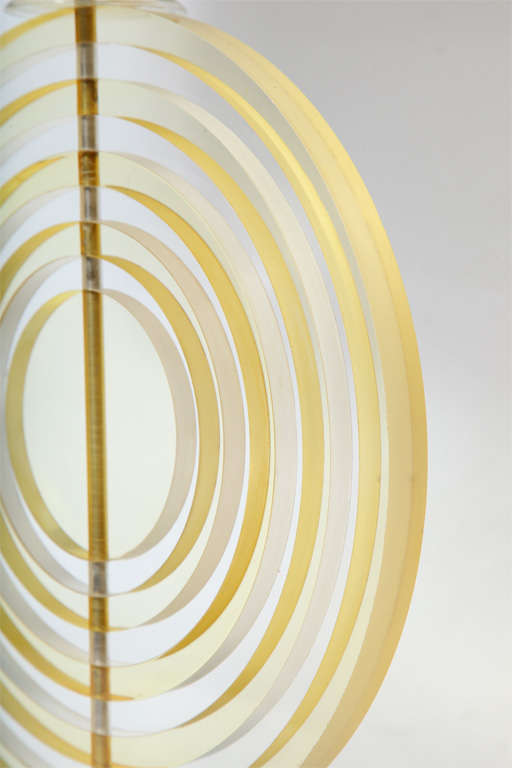 Table Lamp American Modernist Sculptural Lucite Concentric Circles, 1930s For Sale 1