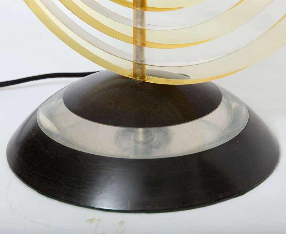 Table Lamp American Modernist Sculptural Lucite Concentric Circles, 1930s For Sale 3