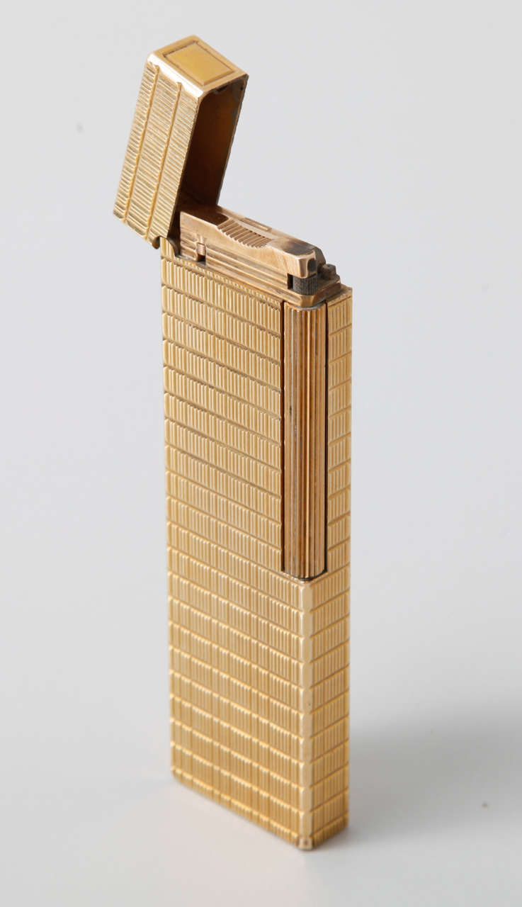 Ligne 2 - The most majestic ST Dupont lighter Design
Aesthetic perfection – majestic proportions respecting the golden number, An artistic and architectural reference. 
Sound perfection – sophistication of the unique crystalline sound on the