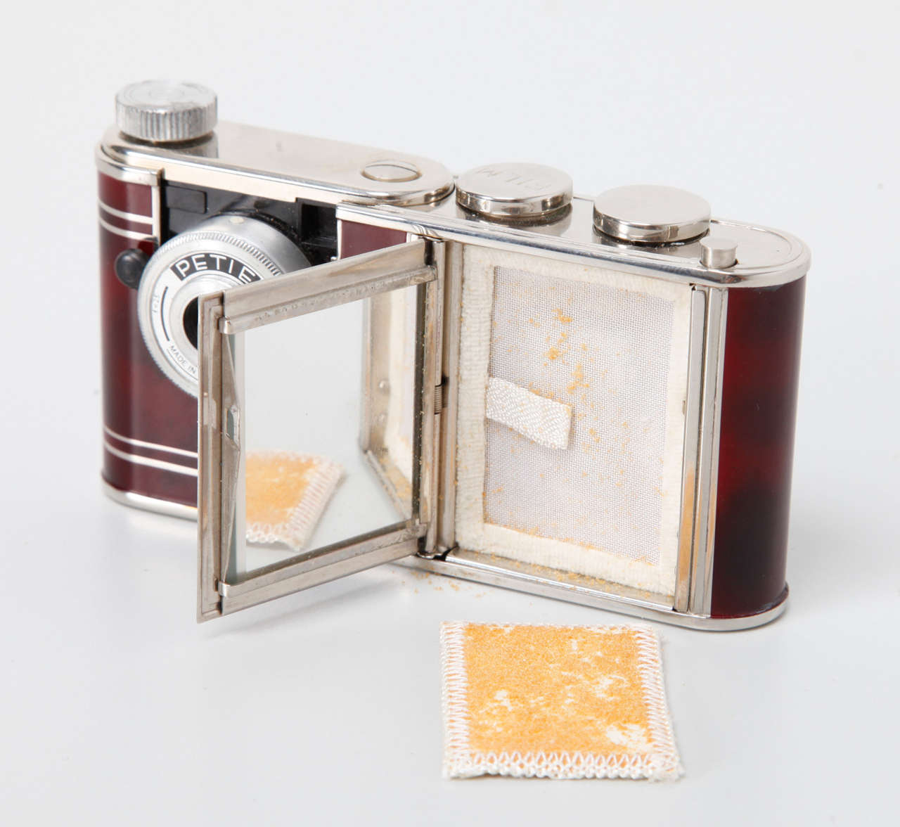 German Walter Kunik Petie Vanity Camera and Make-up Kit.