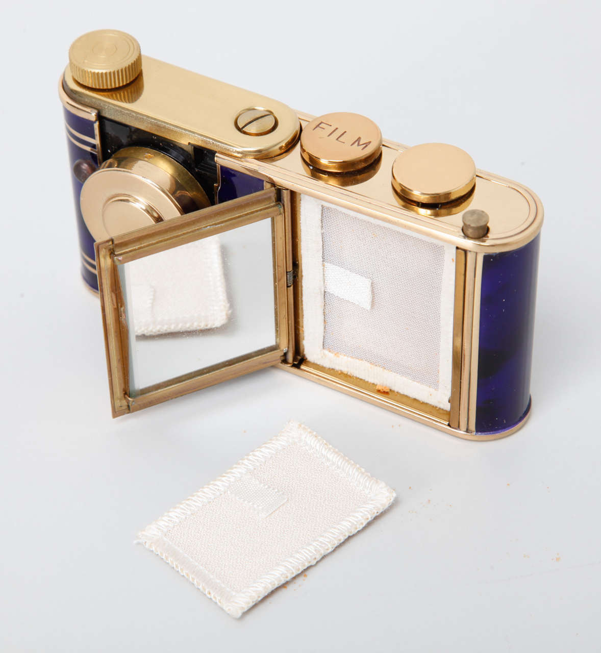 Walter Kunik Petie Vanity Camera and Make-up Kit In Excellent Condition In Antwerp, BE