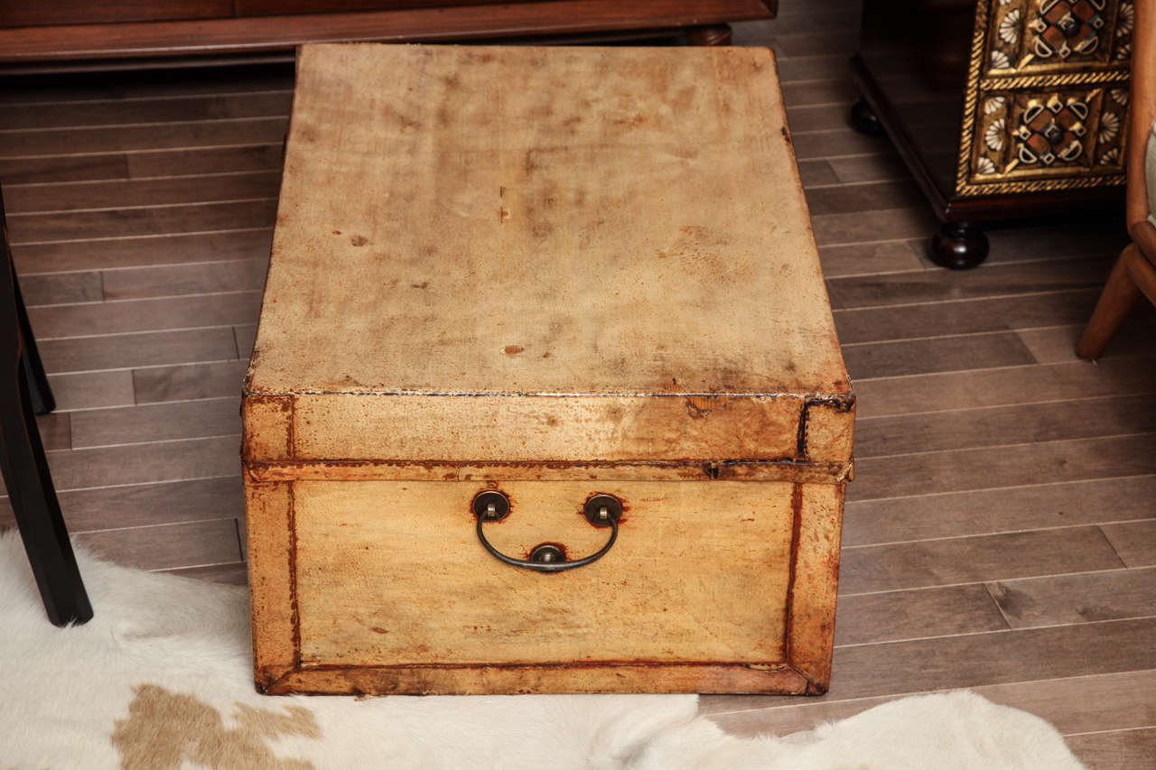 Tan Leather Chinese Trunk circa 1920 In Good Condition For Sale In New York, NY