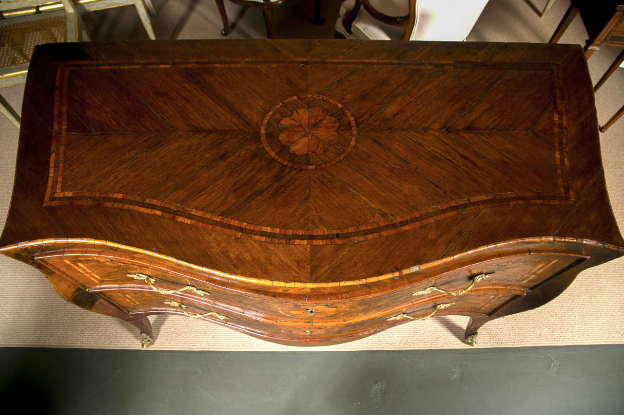 Italian Rococo Neapolitan Chest of Drawers, Commode, 18th Century For Sale 1