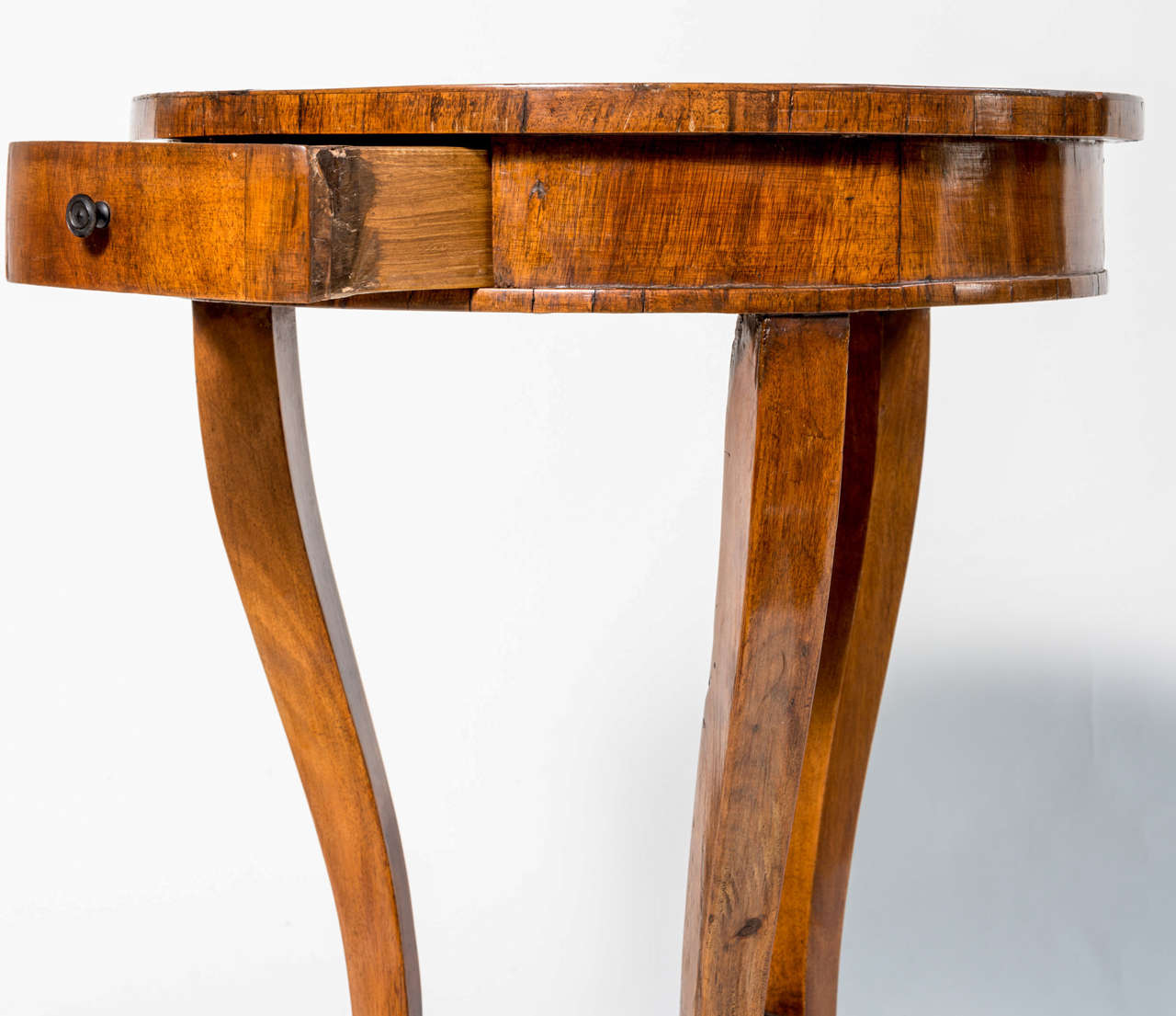 19th Century Pair of Elegant, Neoclassical Walnut Side Table For Sale 5