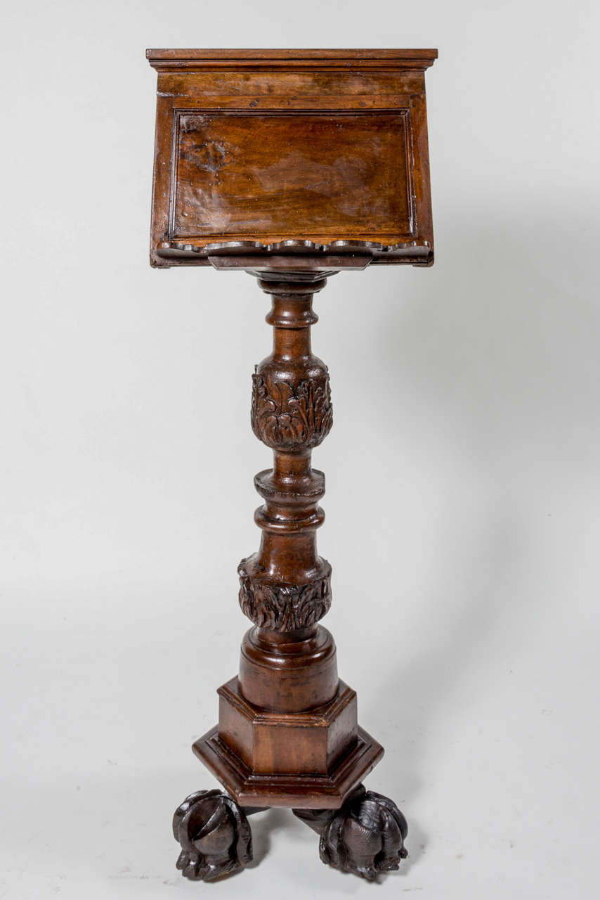 16th Century magnificent Italian tall double-sided floor Lectern of outstanding quality, carved walnut and tripod base ending in claw feet.