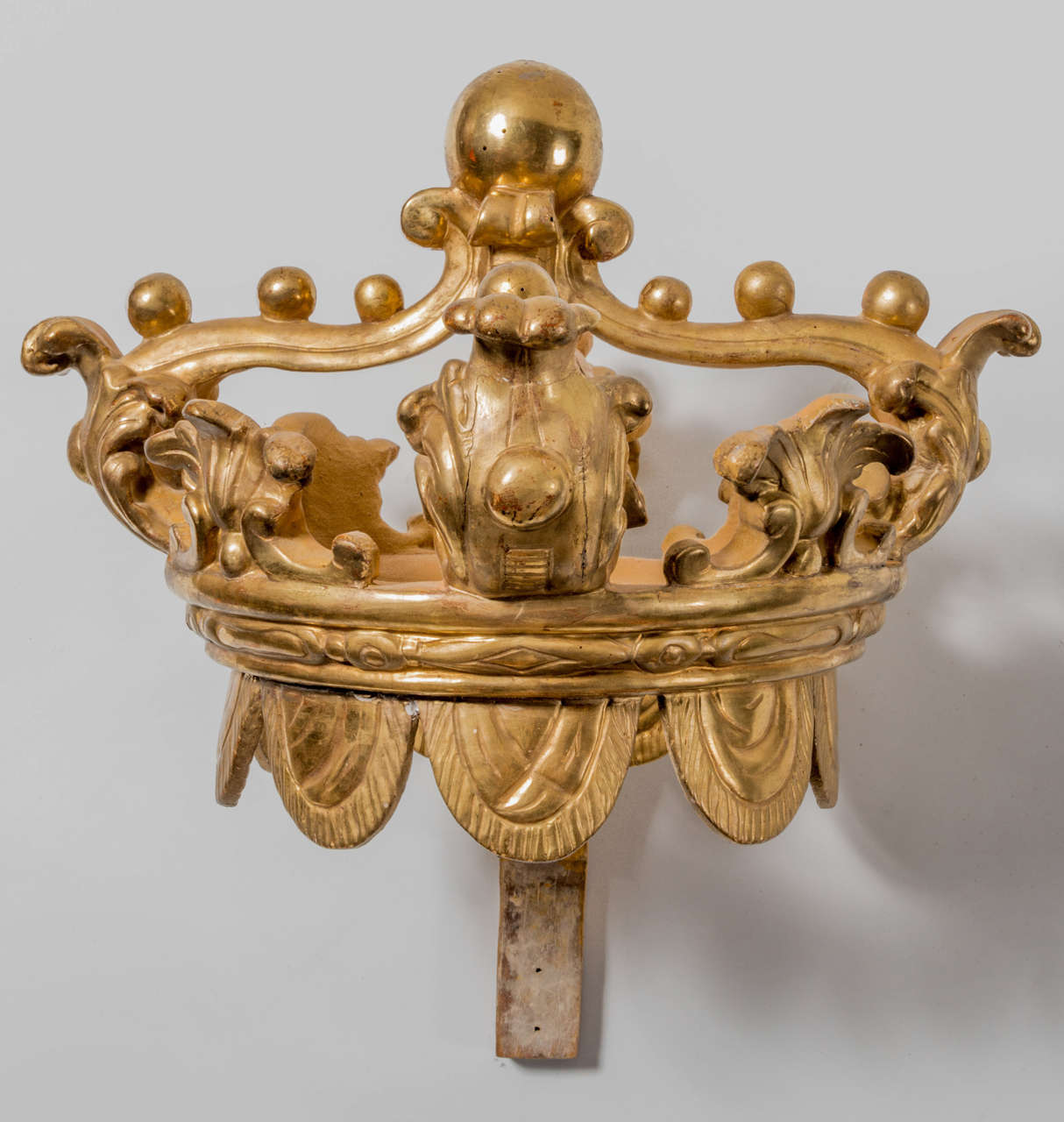 18th Century Italian Carved Gilded  Wood Crown, perfect as a bed Corona.