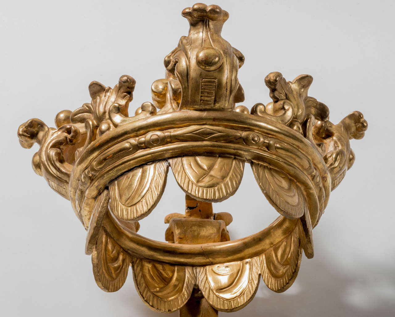 18th Century Italian Carved Gilded Corona For Sale 1