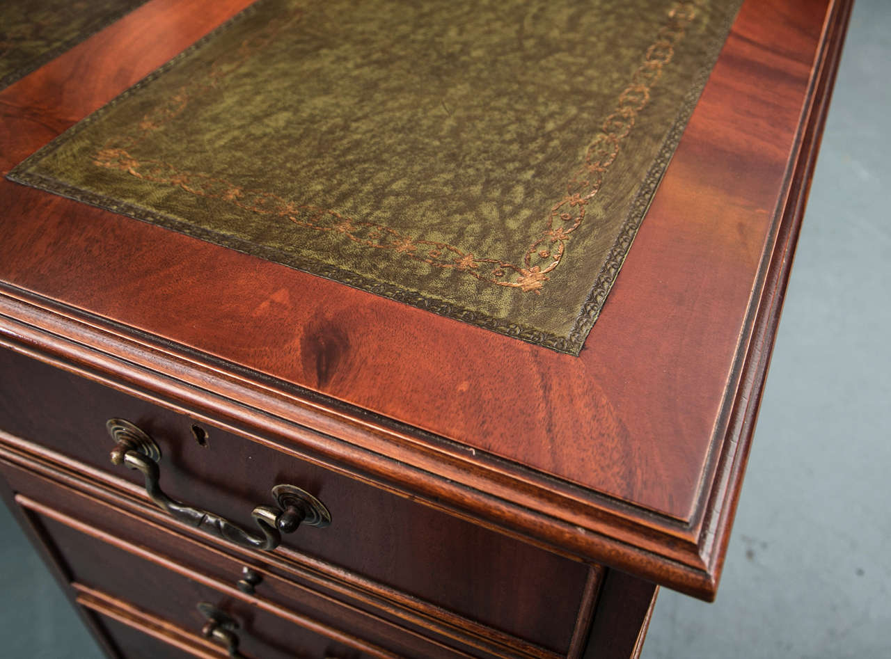 Leather English Mahogany Pedestal Desk For Sale
